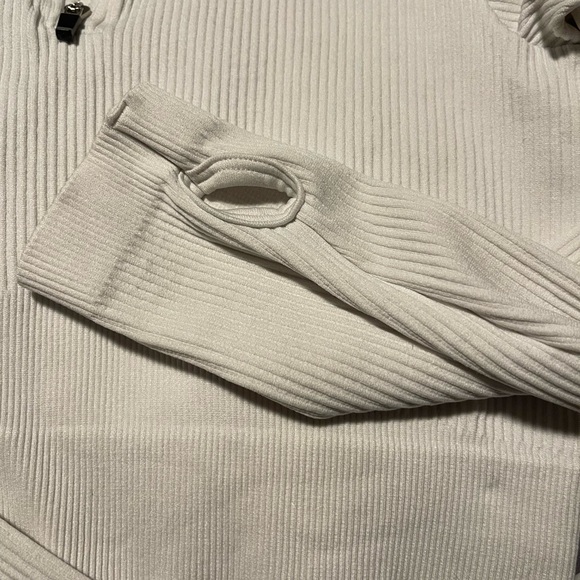 Cropped 1/4 zip, ribbed long sleeve workout top - Picture 3 of 4